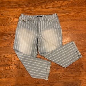 Nine West Light Wash Chrystie Capris Size 10